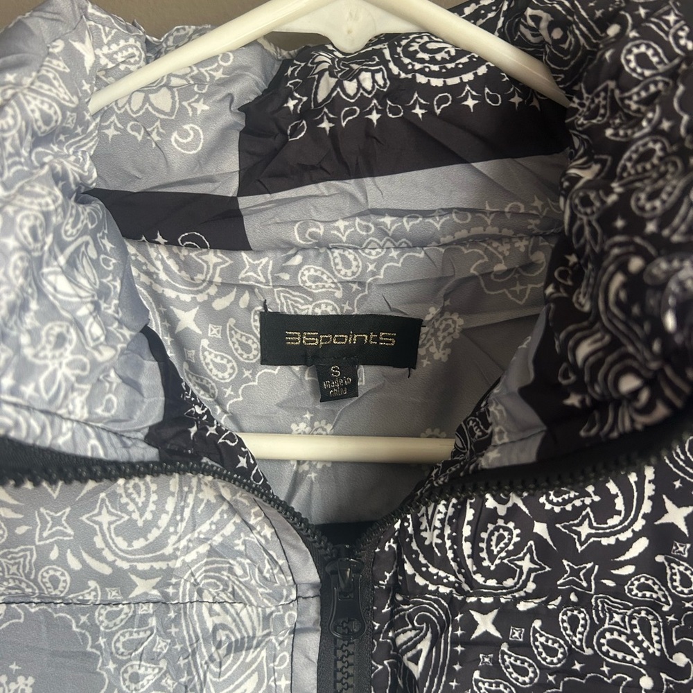 Sleeveless Zip Up Front Pocket Multi Print Paisley Bandana Vest - 36point5 - Picture 6 of 9